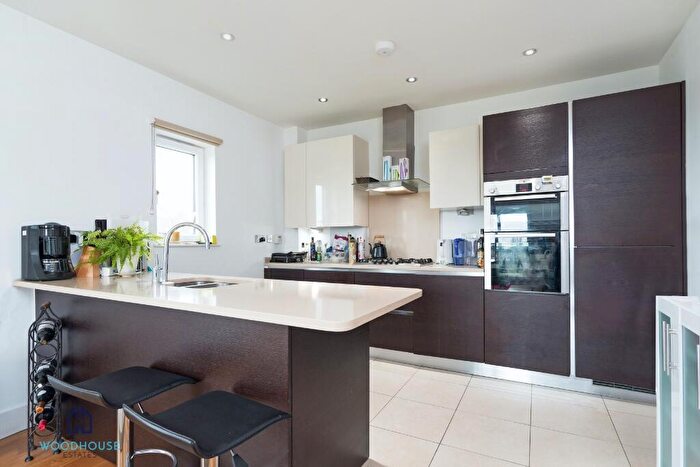 2 Bedroom Apartment To Rent In Snowberry Close, Barnet, North London, EN5