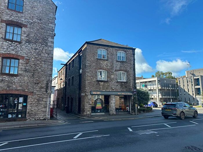 2 Bedroom Flat To Rent In Barbican Court, Plymouth, PL4