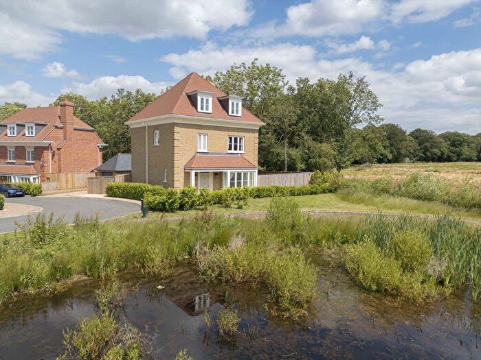 5 Bedroom House To Rent In Lushington Drive, Cockfosters, EN4