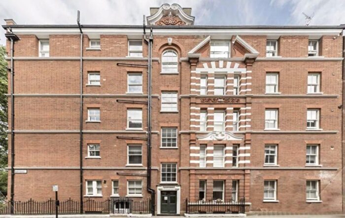 2 Bedroom Flat To Rent In Red Lion Square, Holborn, London, WC1R