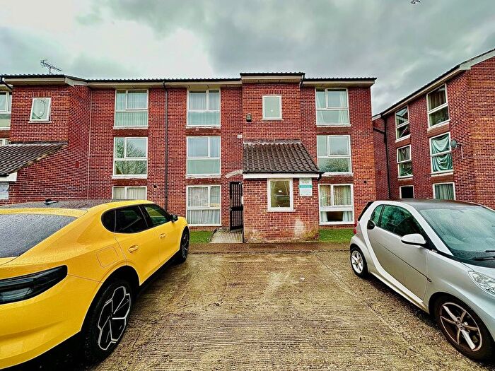 1 Bedroom Flat To Rent In Poplar Grove, London, N11