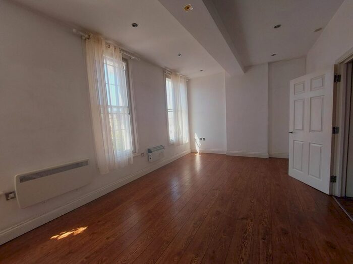 1 Bedroom Flat To Rent In Castle Lane, Castle, Bedford, MK40