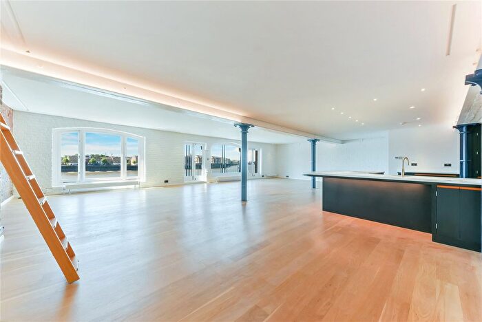 5 Bedroom Flat To Rent In Narrow Street, London, E14