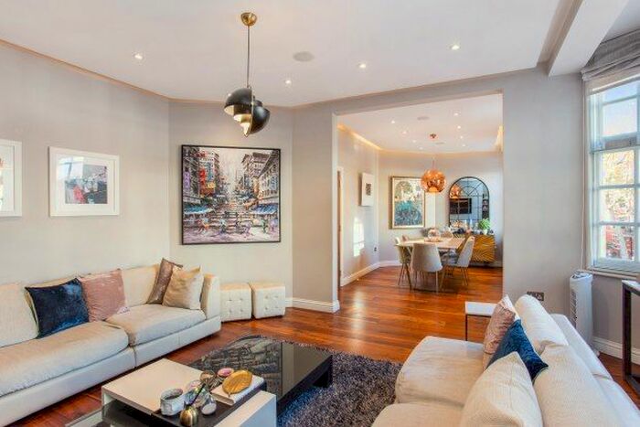 3 Bedroom Flat To Rent In Redcliffe Gardens, London, SW5