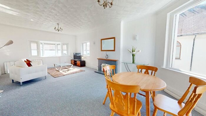 3 Bedroom Flat To Rent In Beulah Road, Rhiwbina, Cardiff, CF14