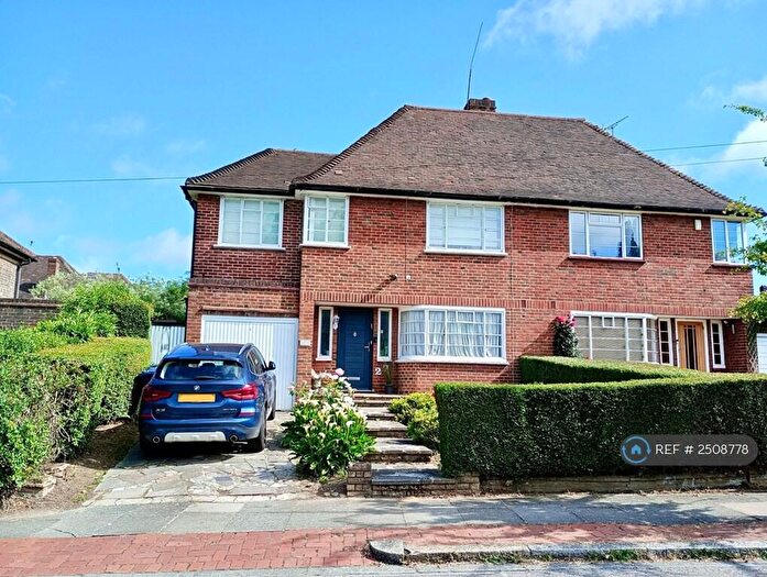 4 Bedroom Semi-Detached House To Rent In Vivian Way, London, N2