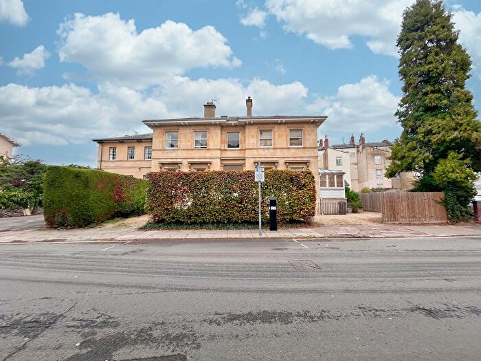 1 Bedroom Flat To Rent In Lansdown Crescent, Cheltenham, GL50
