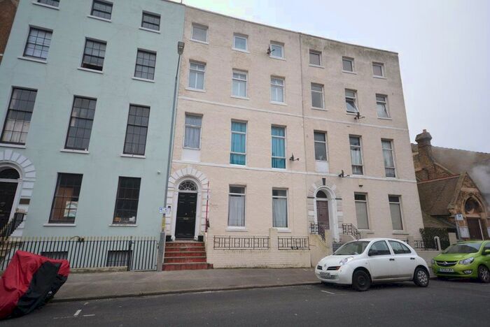 2 Bedroom Flat To Rent In Union Crescent, Margate, CT9
