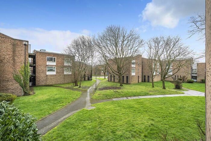 Studio To Rent In Douglas Road, Stanwell, Staines, TW19