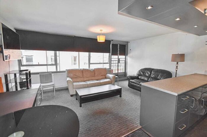 4 Bedroom Flat To Rent In Chiswick Terrace, London, Chiswick, W4