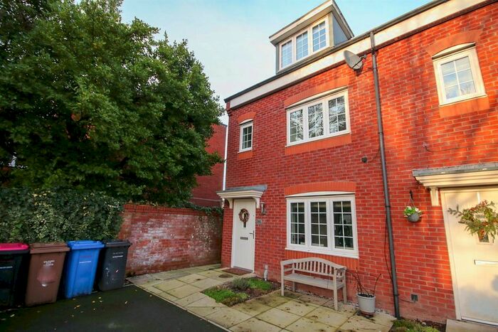4 Bedroom Town House To Rent In Clifton Road, Monton, M30