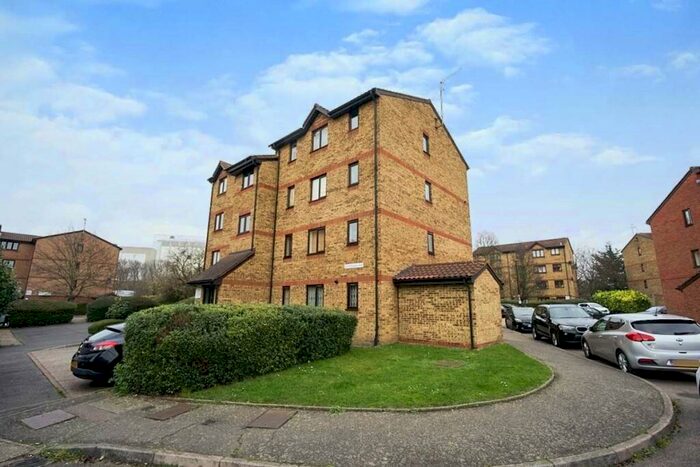 1 Bedroom Flat To Rent In Connell Court, Myers Lane, London, SE14