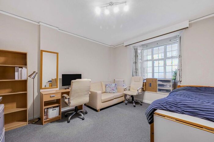 Studio To Rent In Woburn Place, London, WC1H