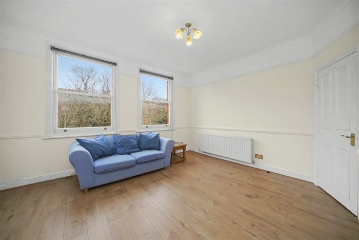 2 Bedroom Flat For Sale In Finchley Road, London, NW3