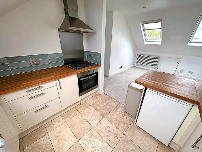 2 Bedroom Flat To Rent In Crown Street, Reading, Berkshire, RG1