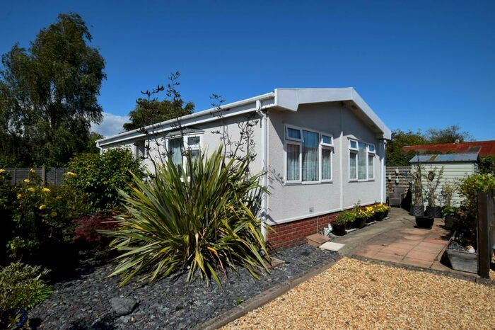 2 Bedroom Park Home For Sale In Fleur-de-lys Park, Pilley Hill, Pilley, Lymington, Hampshire., SO41