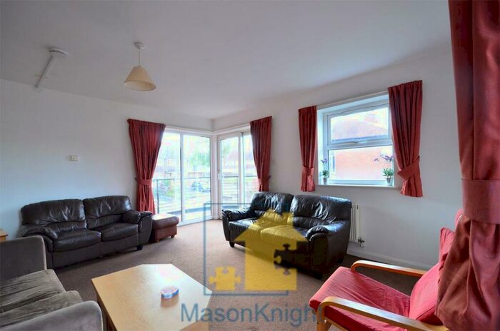 4 Bedroom Flat To Rent In &#; Pppw Stephen Rd, Selly Oak. Mins Walk To University Of Birmingham Campus, B29