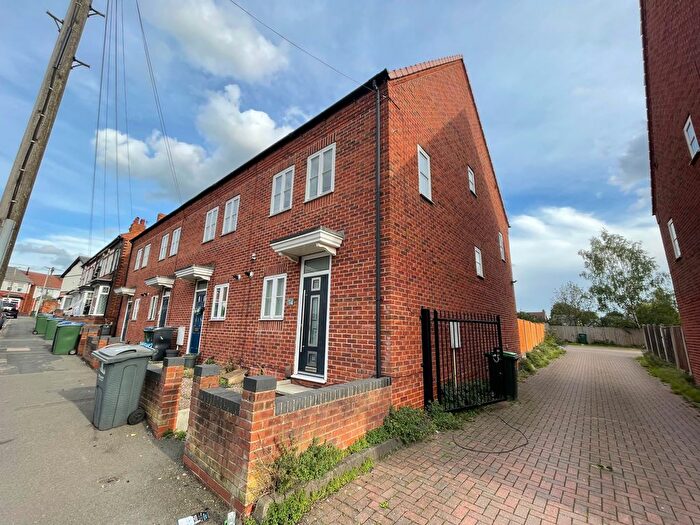 3 Bedroom Town House To Rent In Corporation Street, Wednesbury, WS10