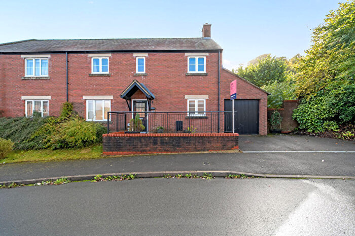 4 Bedroom End Of Terrace House For Sale In White Horse Road, Marlborough, SN8