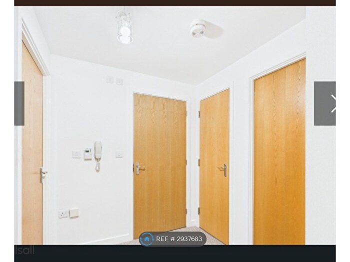 2 Bedroom Flat To Rent In Squires Grove, Willenhall, WV12