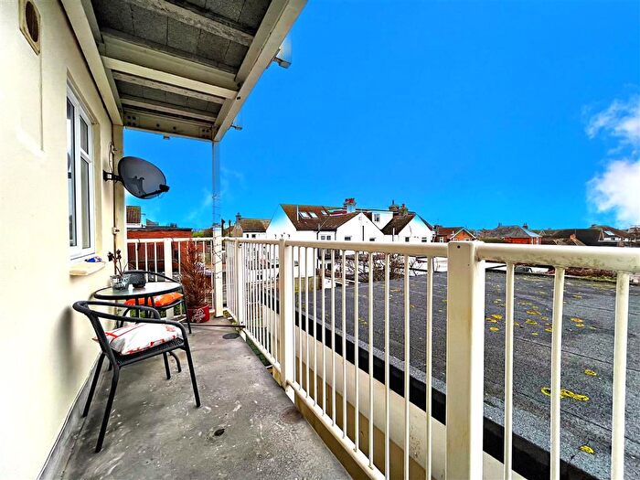 2 Bedroom Flat To Rent In South Street, Lancing, BN15