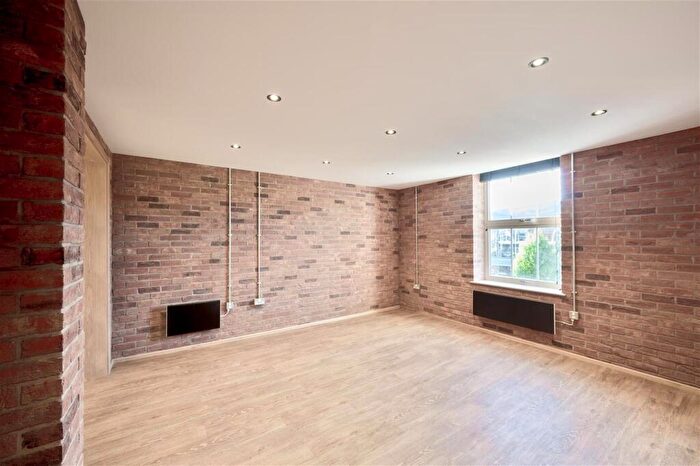 2 Bedroom Flat To Rent In Lordswood Road, Harborne, Birmngham, B17