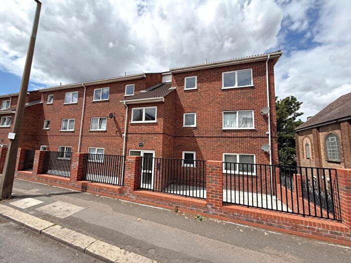 1 Bedroom Flat For Sale In Bridge Court, Bridge Road, Grays, Thurrock Essex, RM17