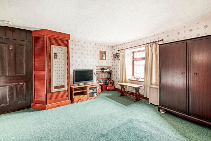 3 Bedroom Detached House For Sale In The Common, Crich, DE4