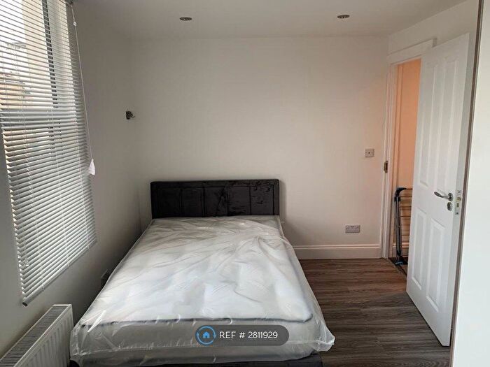 Studio To Rent In Alston Road, London, SW17