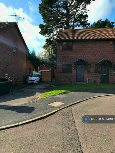 3 Bedroom Semi-Detached House To Rent In Woolwich Close, Bursledon, Southampton, SO31