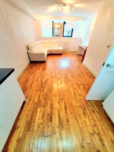 1 Bedroom Flat To Rent In 156 Snakes Lane St, Woodford, London IG8