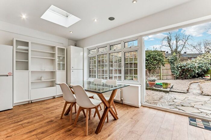 3 Bedroom Terraced House To Rent In St. Pauls Road, Canonbury, N1