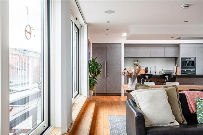 1 Bedroom Duplex For Sale In Redchurch Street, Shoreditch, E2