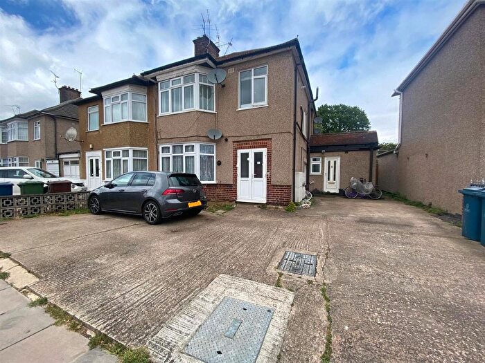 2 Bedroom Flat To Rent In Pinner Park Avenue, Harrow, HA2