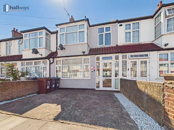 3 Bedroom Semi-Detached House For Sale In Beckway Road, London, SW16