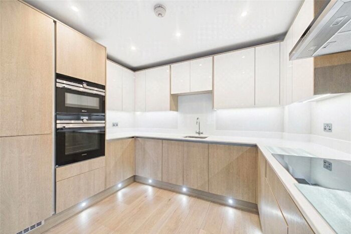 2 Bedroom Flat To Rent In St. Ives Road, Maidenhead, Berkshire, SL6