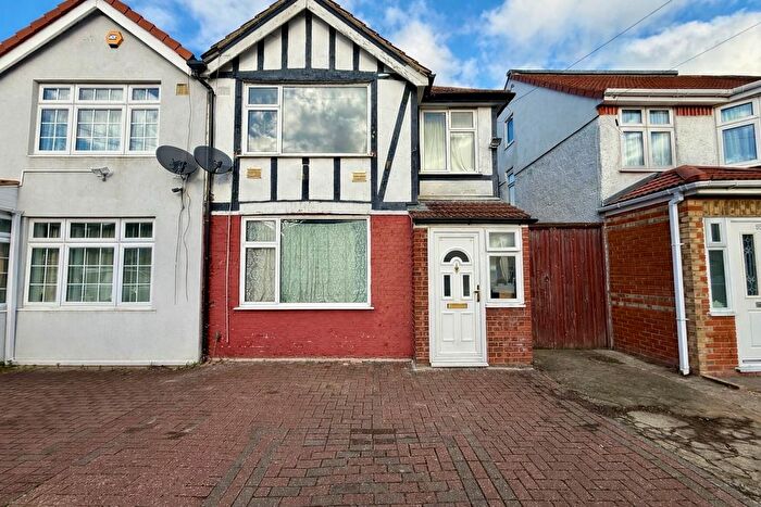 3 Bedroom Semi Detached House To Rent In Clairvale Road, Hounslow, TW5