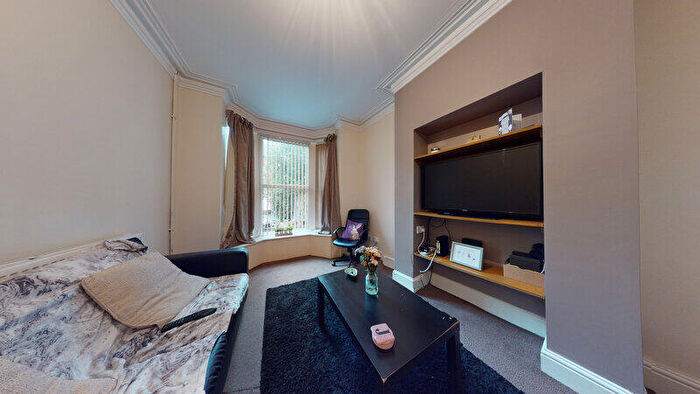 4 Bedroom End Of Terrace House To Rent In Ashville Terrace, Hyde Park, Leeds, LS6