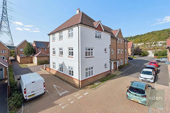 2 Bedroom Property For Sale In Clay Place, Halling, ME2