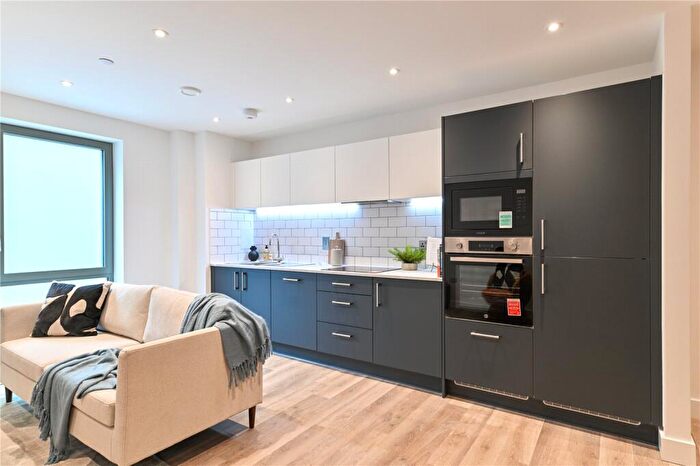 1 Bedroom Flat To Rent In Bull Yard, Gravesend, Kent, DA12