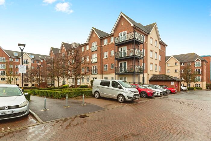 2 Bedroom Flat To Rent In Viridian Square, Aylesbury, HP21