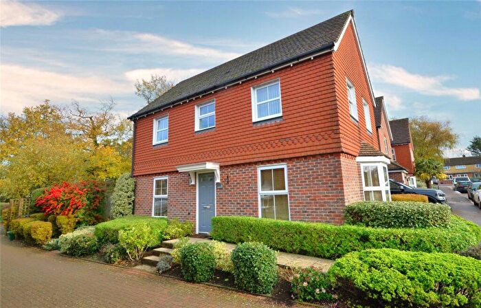 3 Bedroom Link Detached House For Sale In Hilda Dukes Way, East Grinstead, West Sussex, RH19