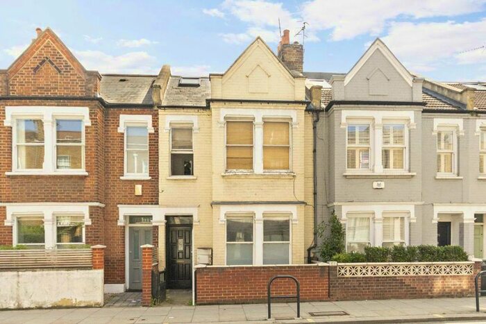 3 Bedroom Flat To Rent In New Kings Road, London, SW6