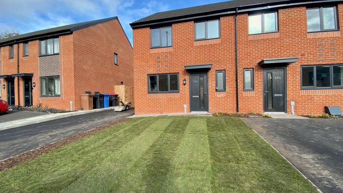 3 Bedroom Semi-Detached House To Rent In Whit Lane, Salford, M6