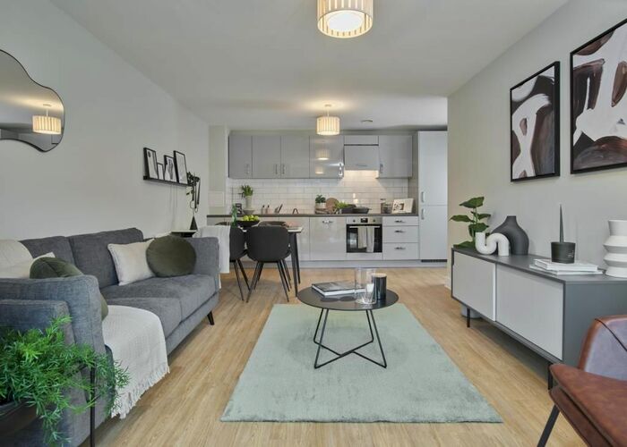 2 Bedroom Flat To Rent In Newbury, Berkshire, RG14