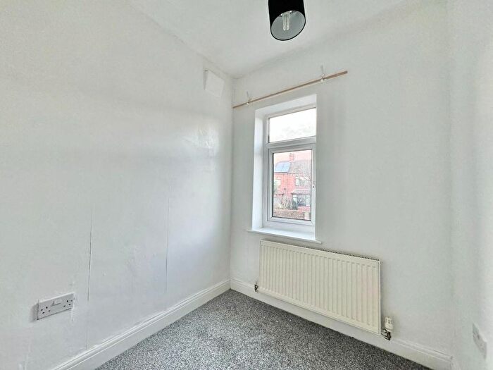 3 Bedroom Semi-Detached House To Rent In Honeywell Grove, Barnsley, S71