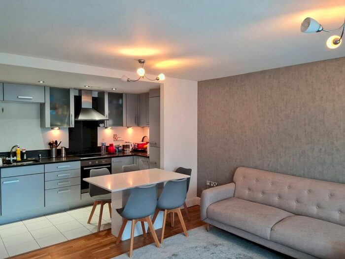 2 Bedroom Flat To Rent In Heathcroft, Ealing, London, W5