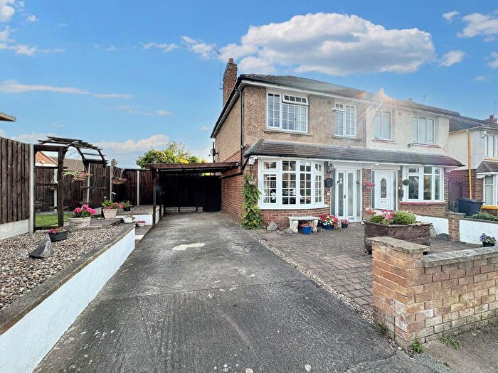 3 Bedroom Semi-Detached House For Sale In Savernake Road, Leicester, LE4
