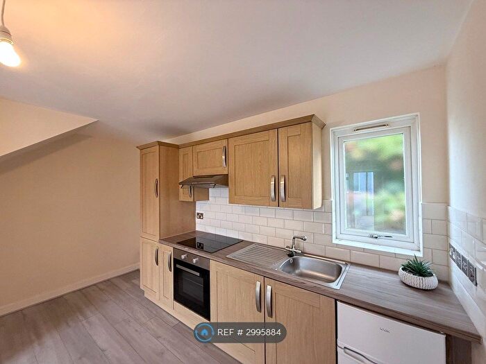 1 Bedroom Flat To Rent In Station Road, Addlestone, KT15