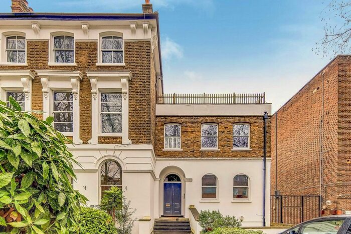 2 Bedroom Flat To Rent In Highbury New Park, Islington, London, N5